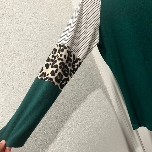 Long Sleeve Women’s Shirt Leopard Print Size M - Picture 2 of 4